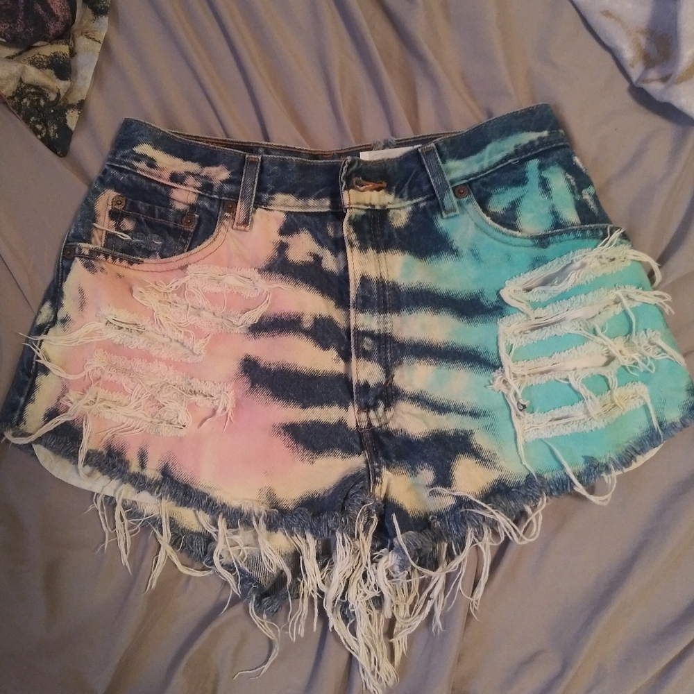 Super cute levi shorts